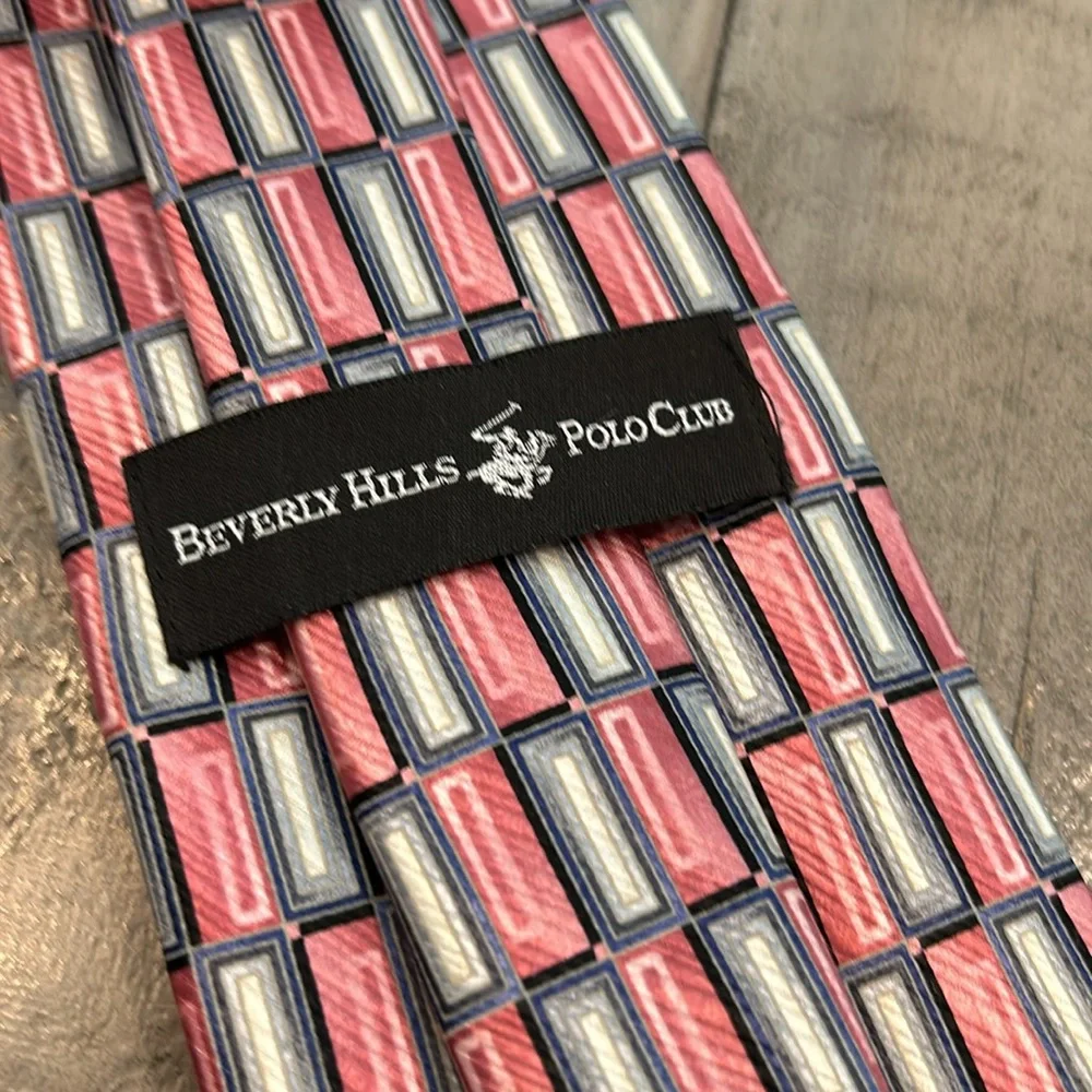 Men's Silk Neck Tie Pink/Grey Attractive Pattern Beverly Hills Polo Club